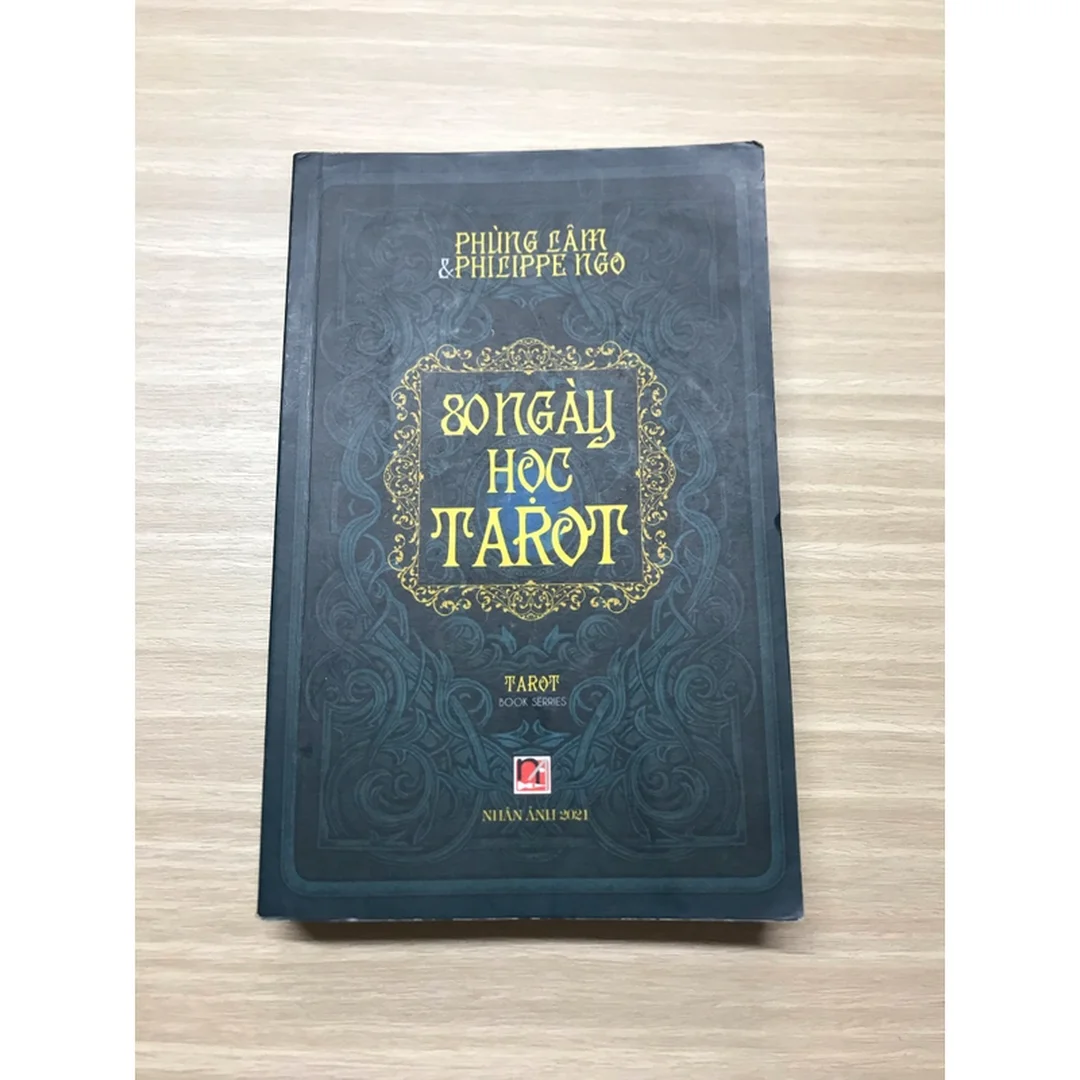 80 ngày học tarot có nên mua không 80 ngày học tarot sách cũ trên nền trắng