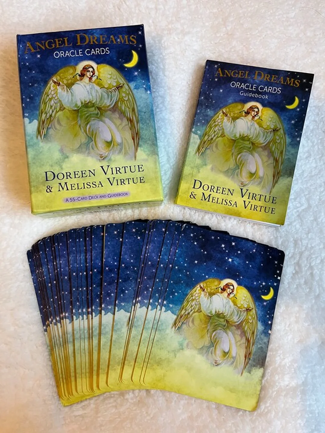 Ảnh minh họa angel dreams oracle cards cạnh bài Oracle