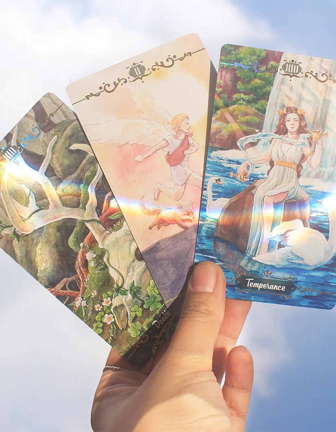 bài tarot bao nhiêu tiền khi so sánh chất giấy và hộp deck