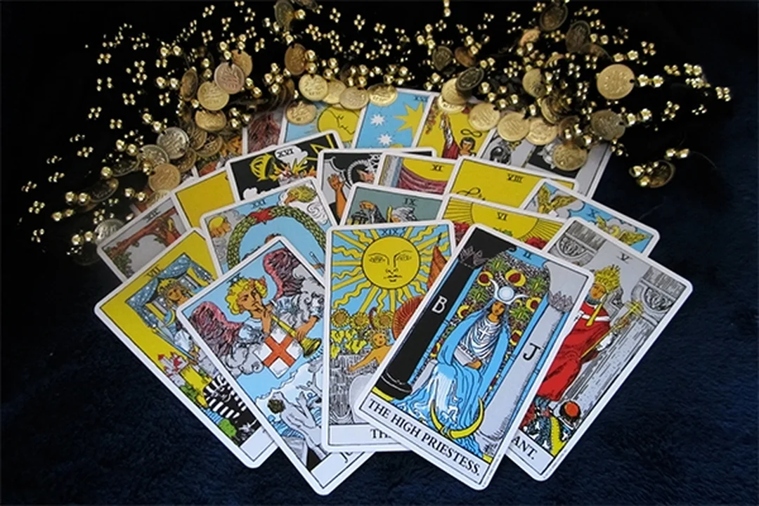 bài tarot đẹp so sánh hệ Rider Waite fantasy và hiện đại