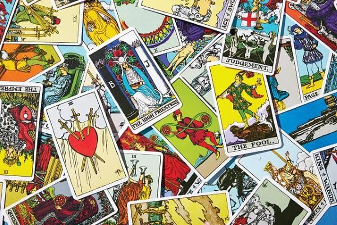 bài tarot sự nghiệp giúp định hướng công việc tương lai