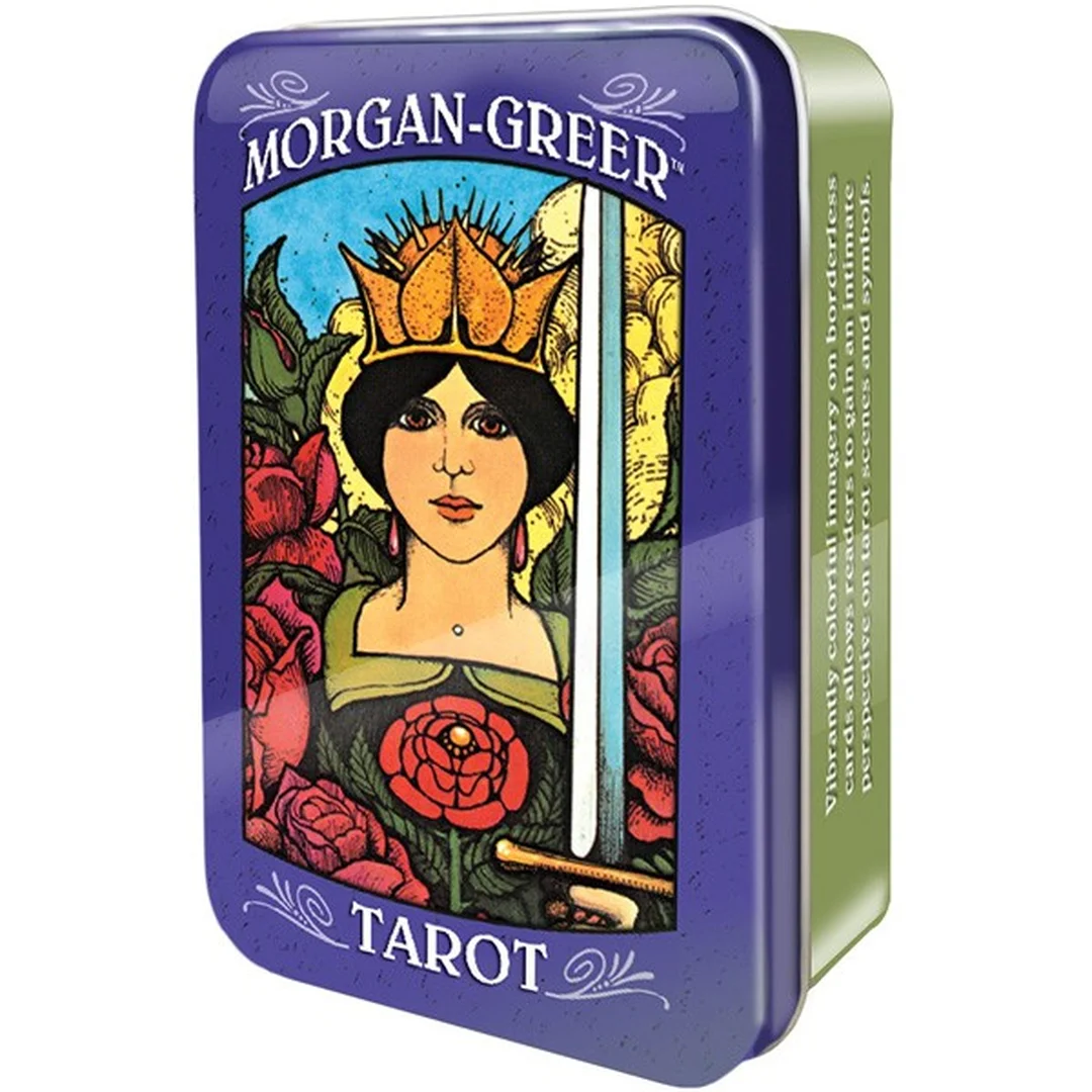 bộ bài tarot morgan greer trải các lá bài trên nền sáng