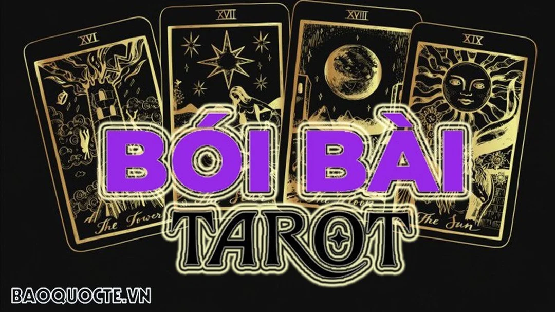 bói bài tarot hàng ngày với bộ bài trải trên bàn