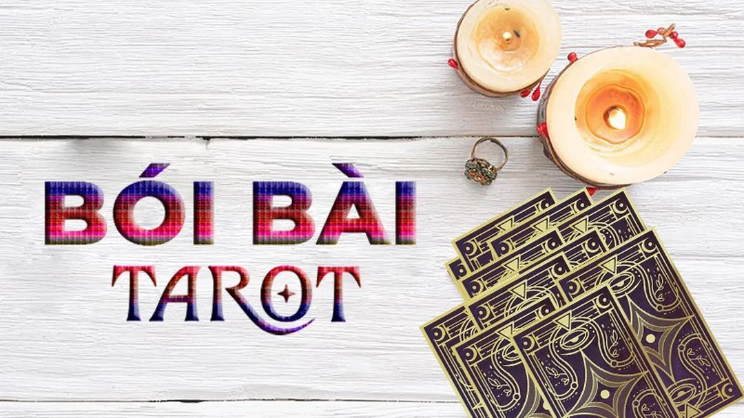 bói bài tarot hàng ngày với lá bài và ánh nến