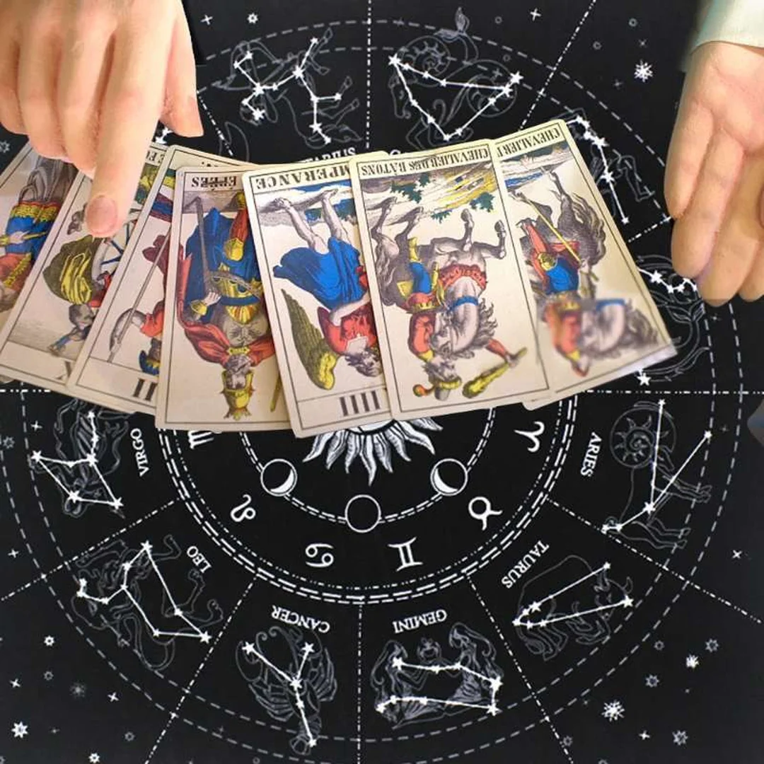 bói bài tarot tình yêu 4 lá khi đặt câu hỏi về mối quan hệ