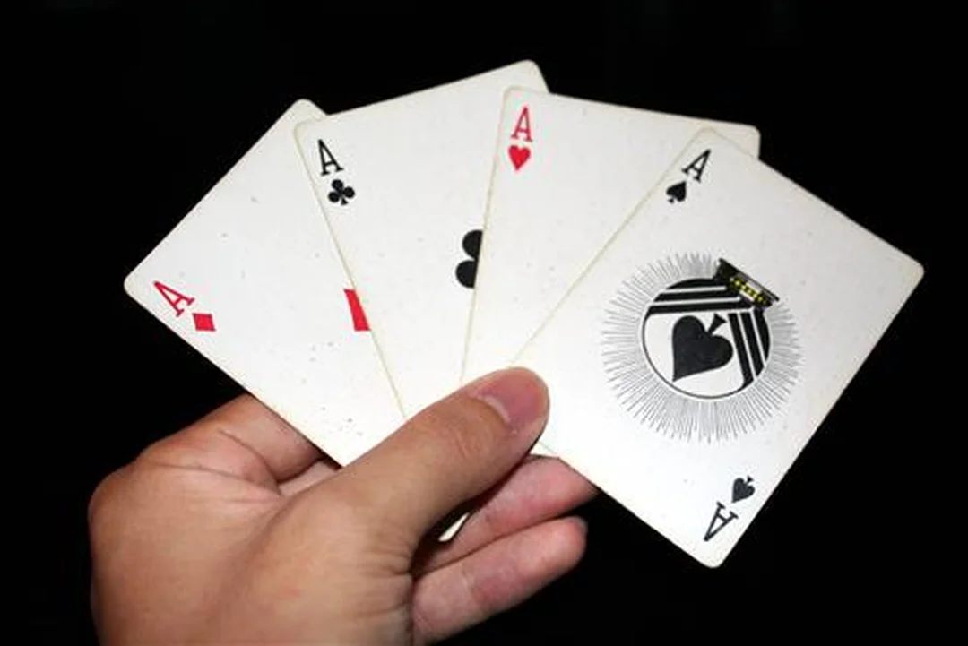 bói bài tây là gì và mức độ chính xác khi xem bài
