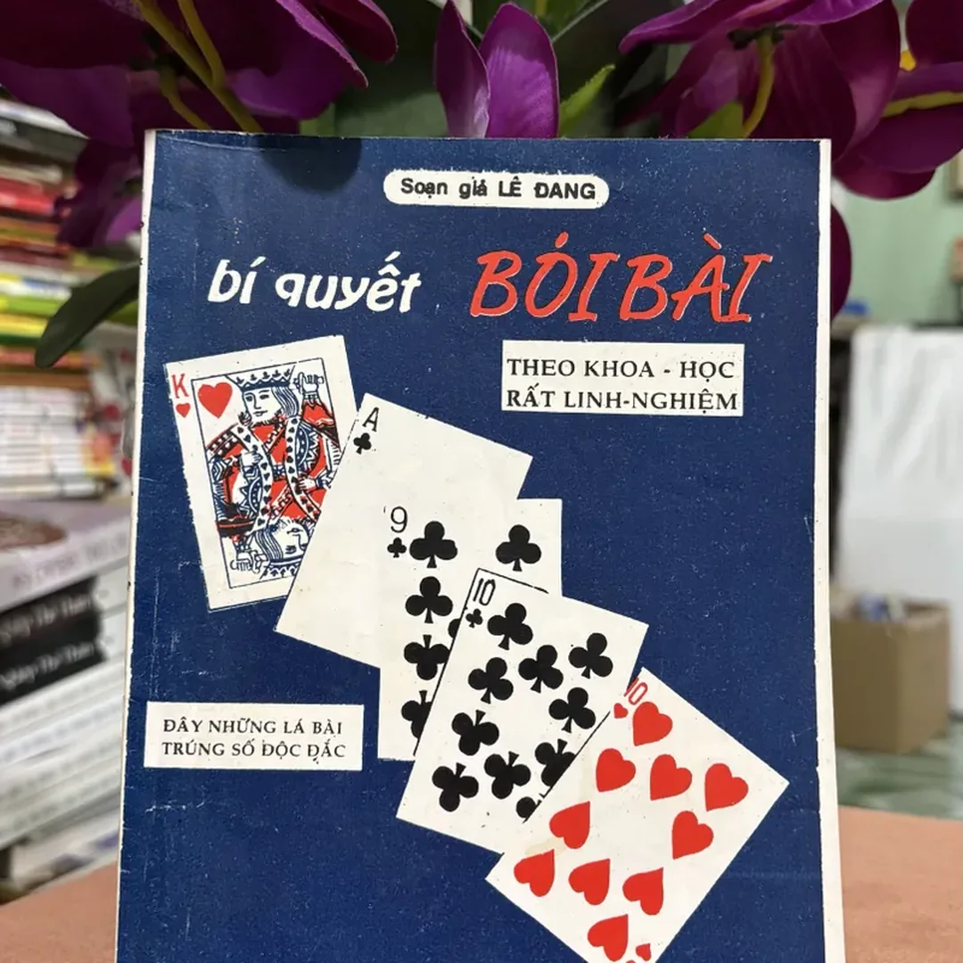 bói bài trúng số với bộ bài oracle trên bàn