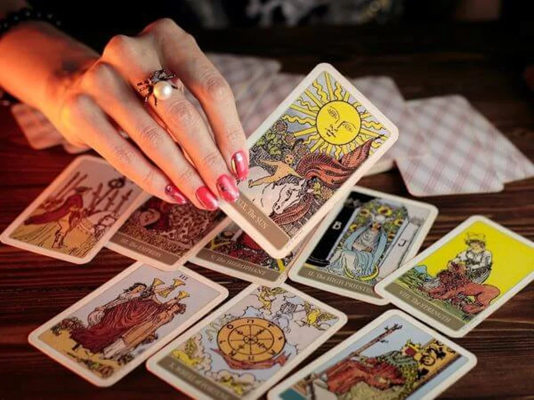bói tarot công việc so sánh với coaching và dữ liệu tuyển dụng