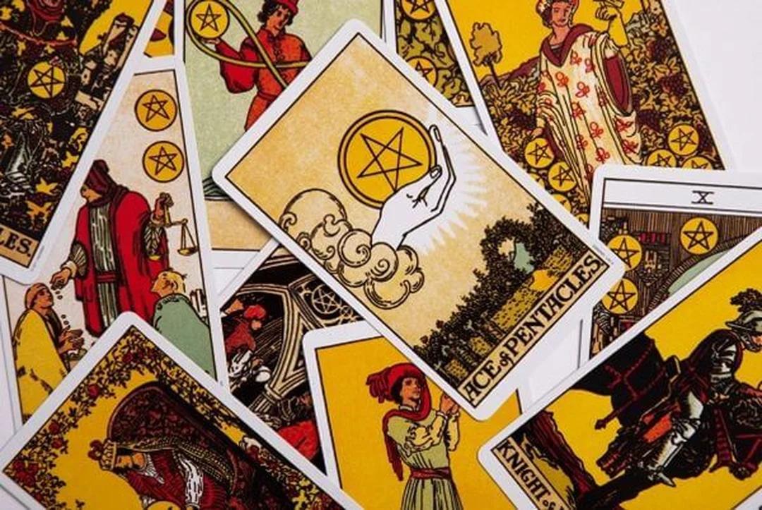 bói tarot công việc và câu hỏi thường gặp
