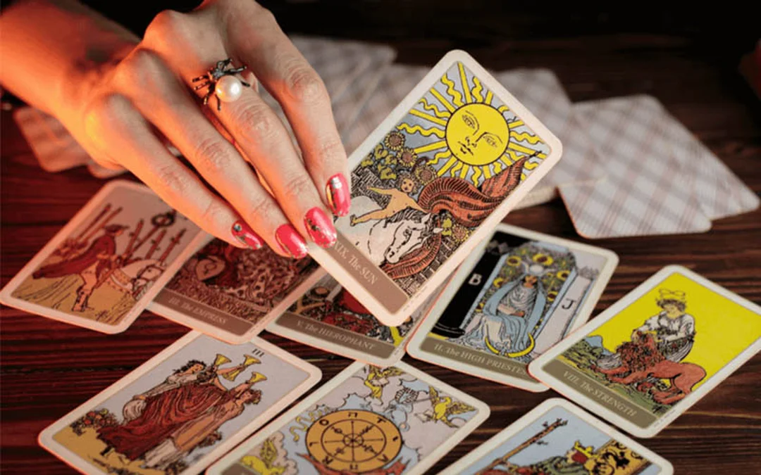 cách bói bài tarot online và tự trải bài tại nhà