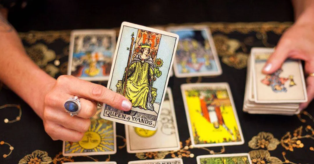 cách bói bài tarot với 78 lá bài và biểu tượng cơ bản