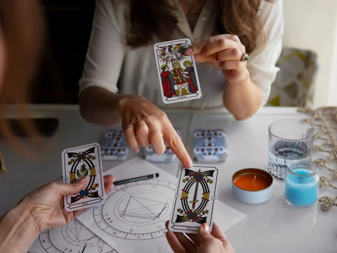 cách xáo bài tarot và lỗi thường gặp của người mới