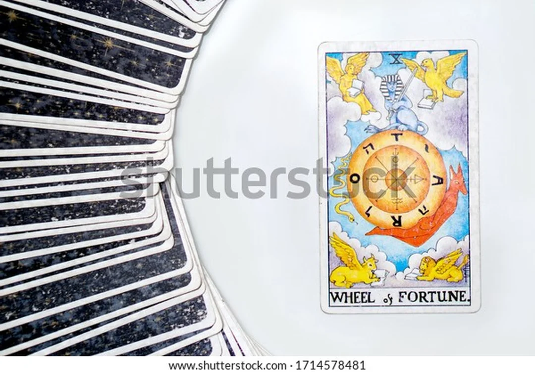 Wheel of Fortune trong Cosmic Tarot Deck cosmic tarot deck lá Wheel of Fortune với biểu tượng chiêm tinh