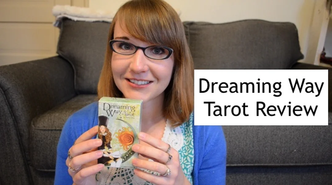 dreaming way tarot lá High Priestess phong cách mơ màng