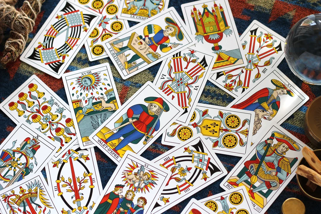 handmade tarot shop trưng bày trải bài Nicolas Conver