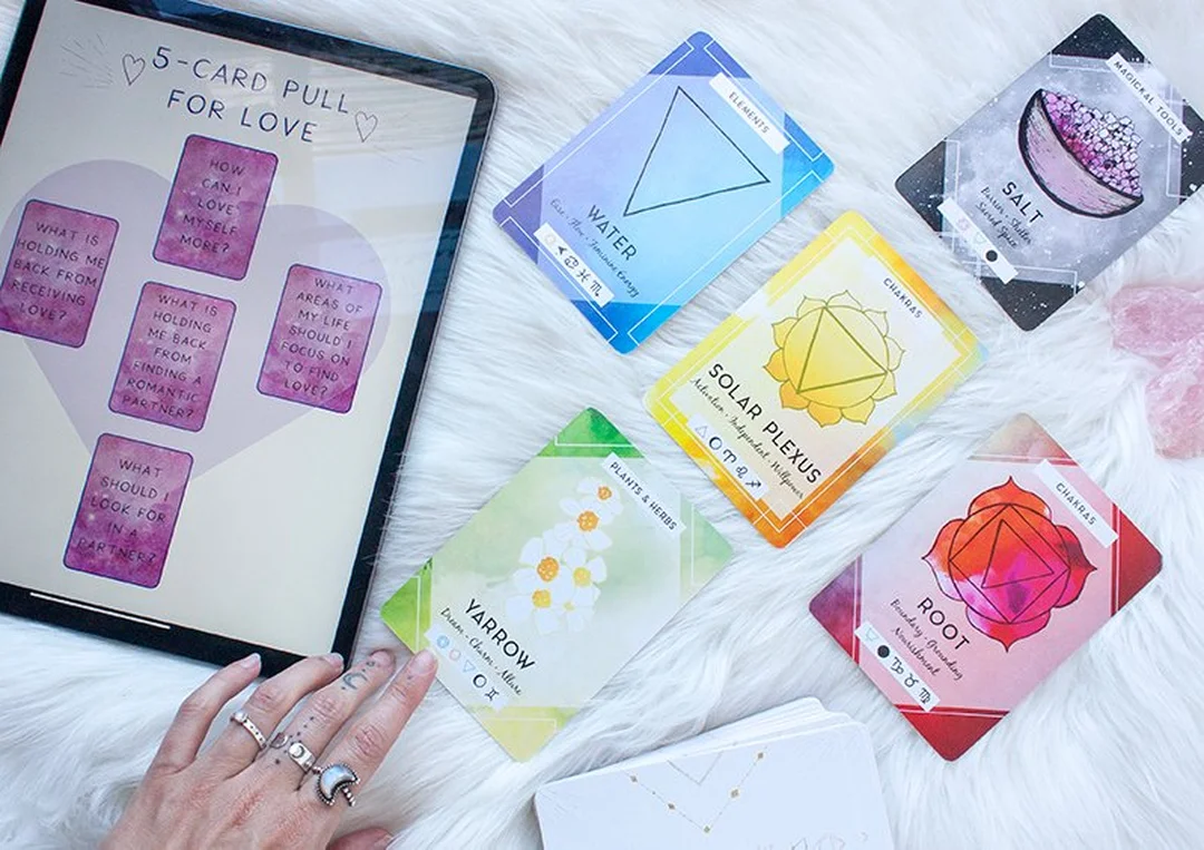 how to create an oracle deck với bố cục trải bài oracle cards