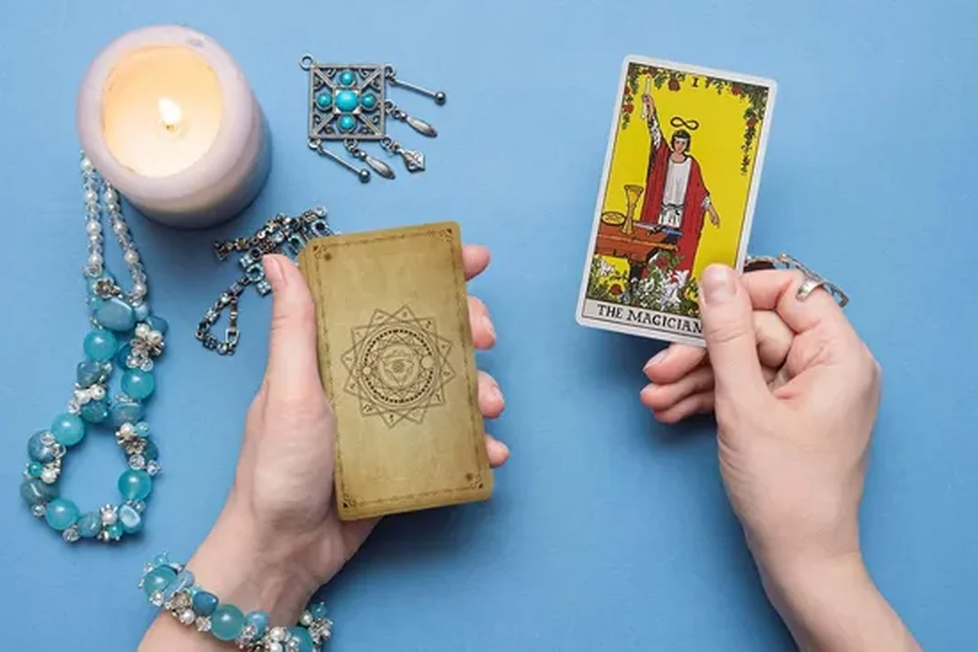 kích cỡ bài tarot phù hợp với tay người mới học tarot