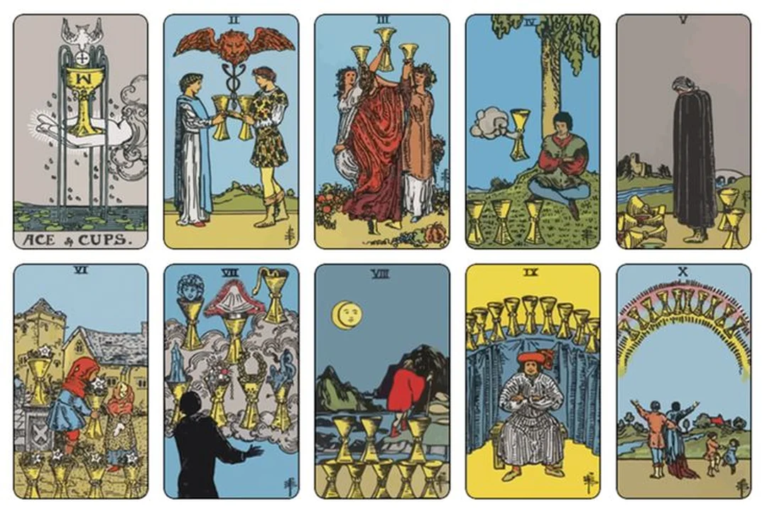 lá bài tarot phong cách minh họa cổ điển