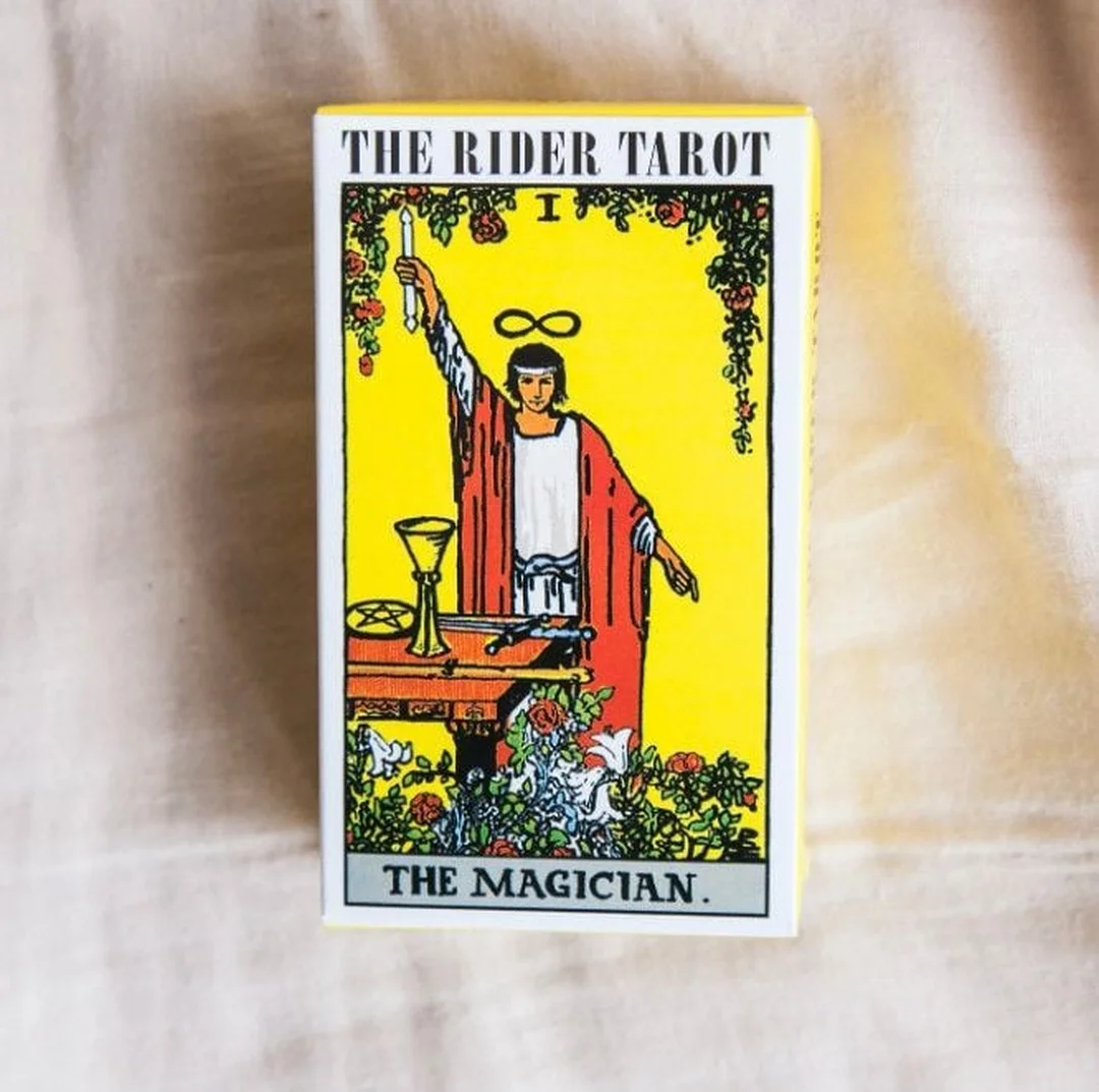lá The Magician minh họa hệ Rider-Waite khi mua bộ bài tarot