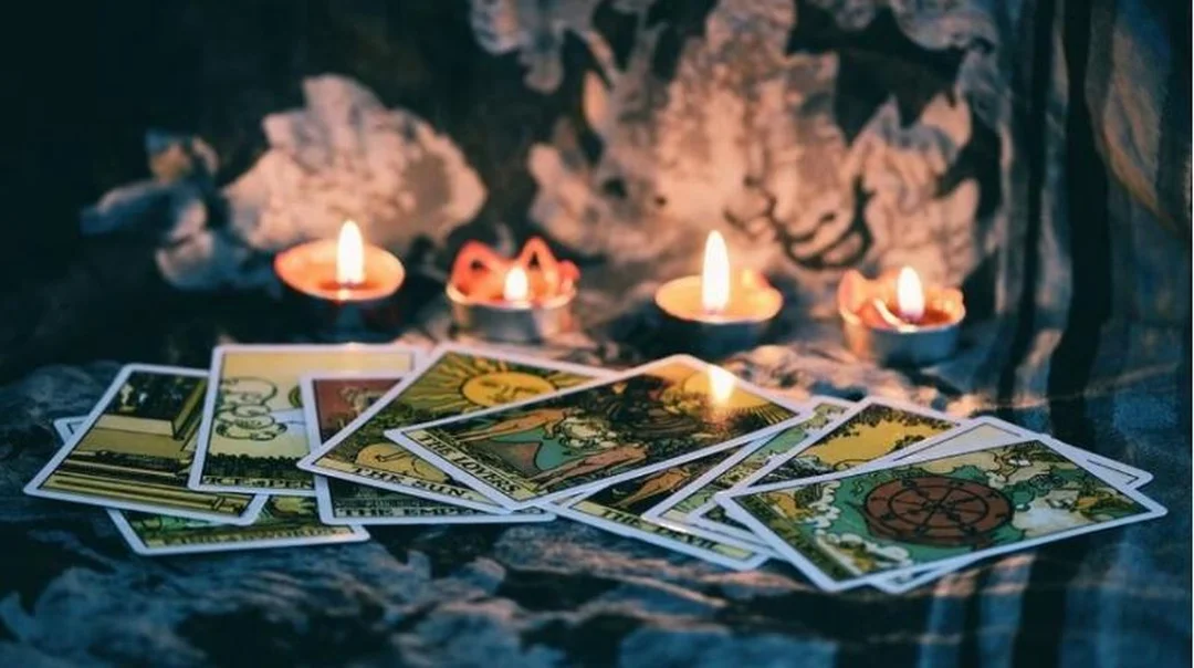 mua bài tarot ở hà nội tránh chọn deck chỉ vì hình đẹp