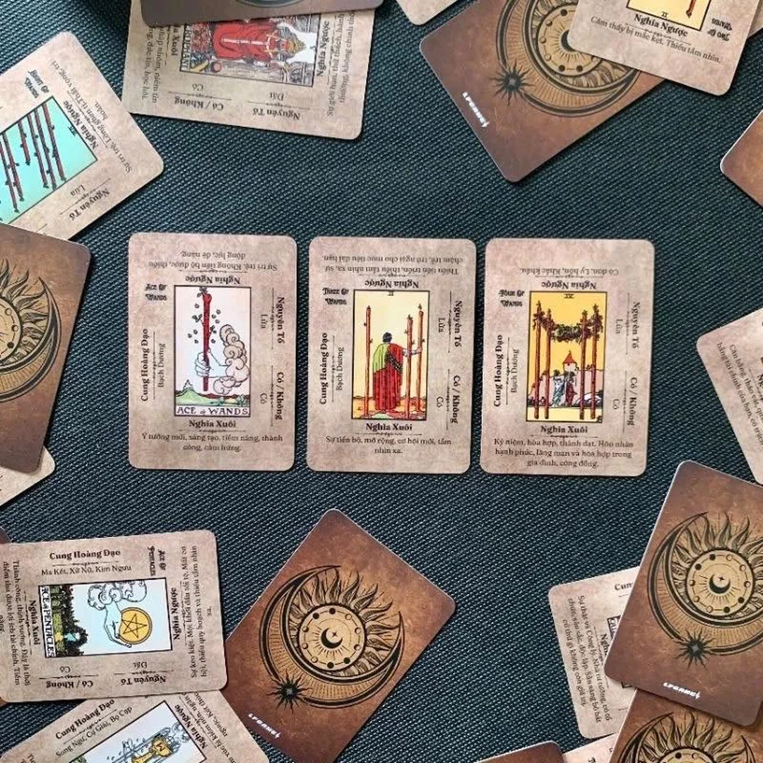 những bộ bài tarot dành cho người mới học và câu hỏi thường gặp khi chọn mua