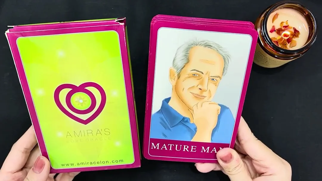 Review bộ bài Amira's Love Oracle Cards
