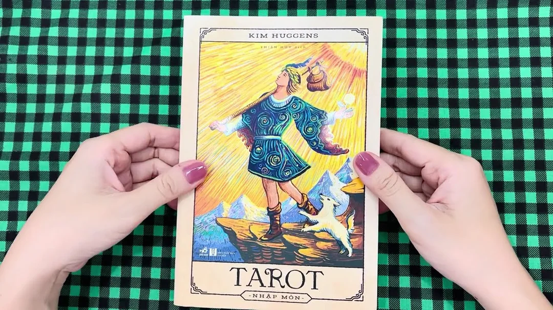 Review sách Tarot Nhập Môn Kim Huggens