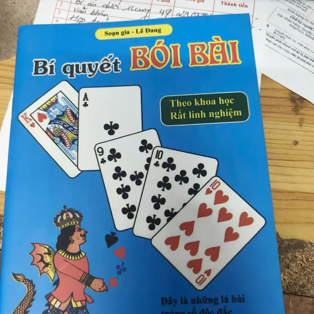 sách bói bài cũ về Tarot và bài Tây thường gặp trong thư viện cá nhân sách bói bài cũ về Tarot và bài Tây thường gặp trong thư viện cá nhân