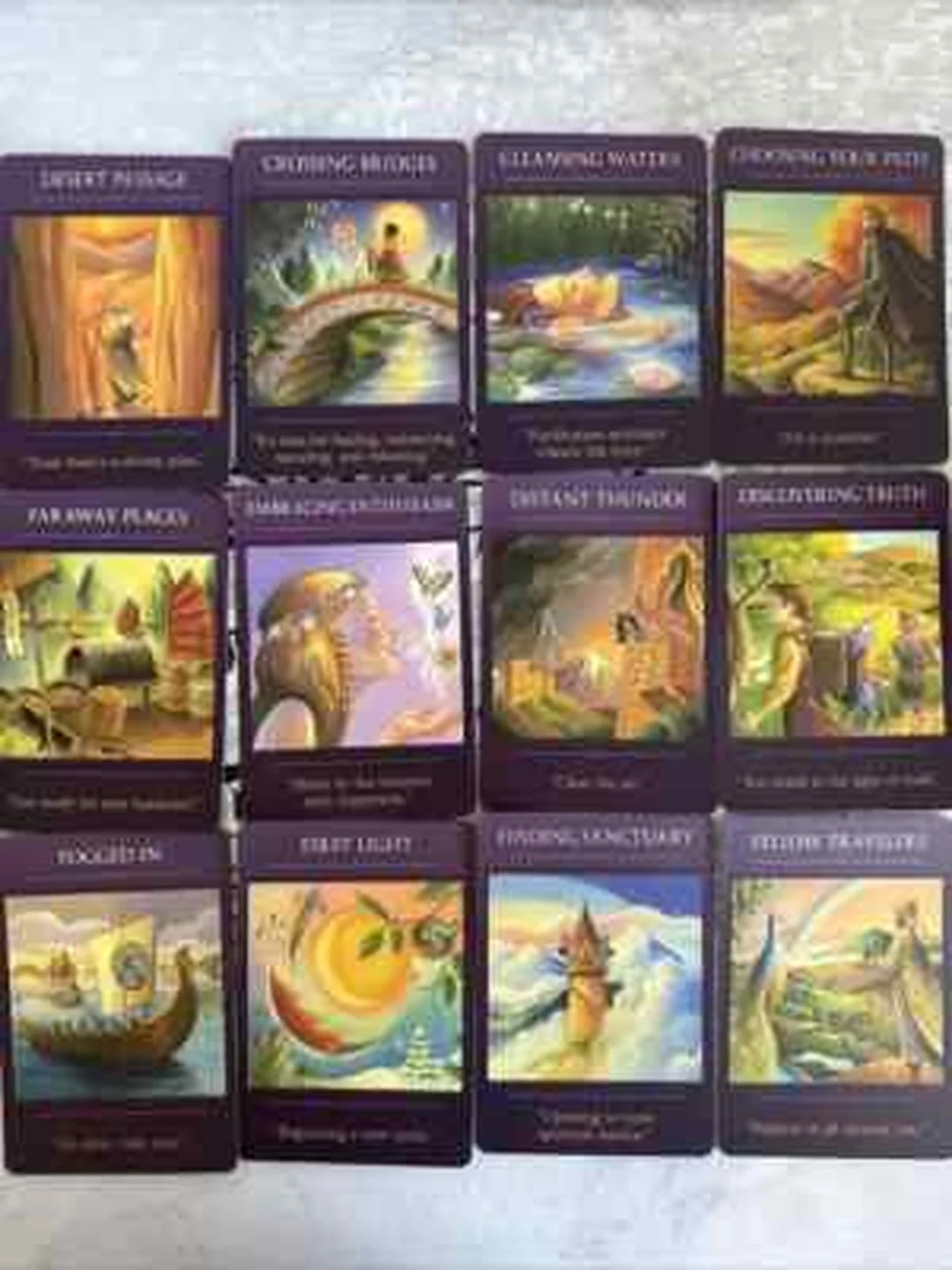 sacred traveler oracle cards hộp bài và hình minh họa hành trình tâm linh