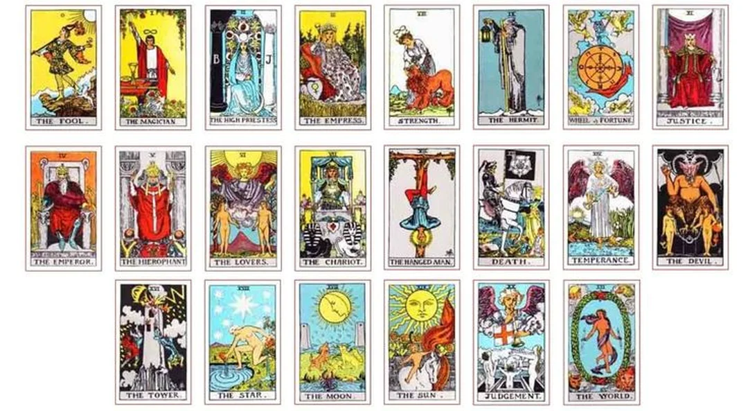 tarot deck list với bộ bài phong cách huyền bí để kiểm tra chất giấy