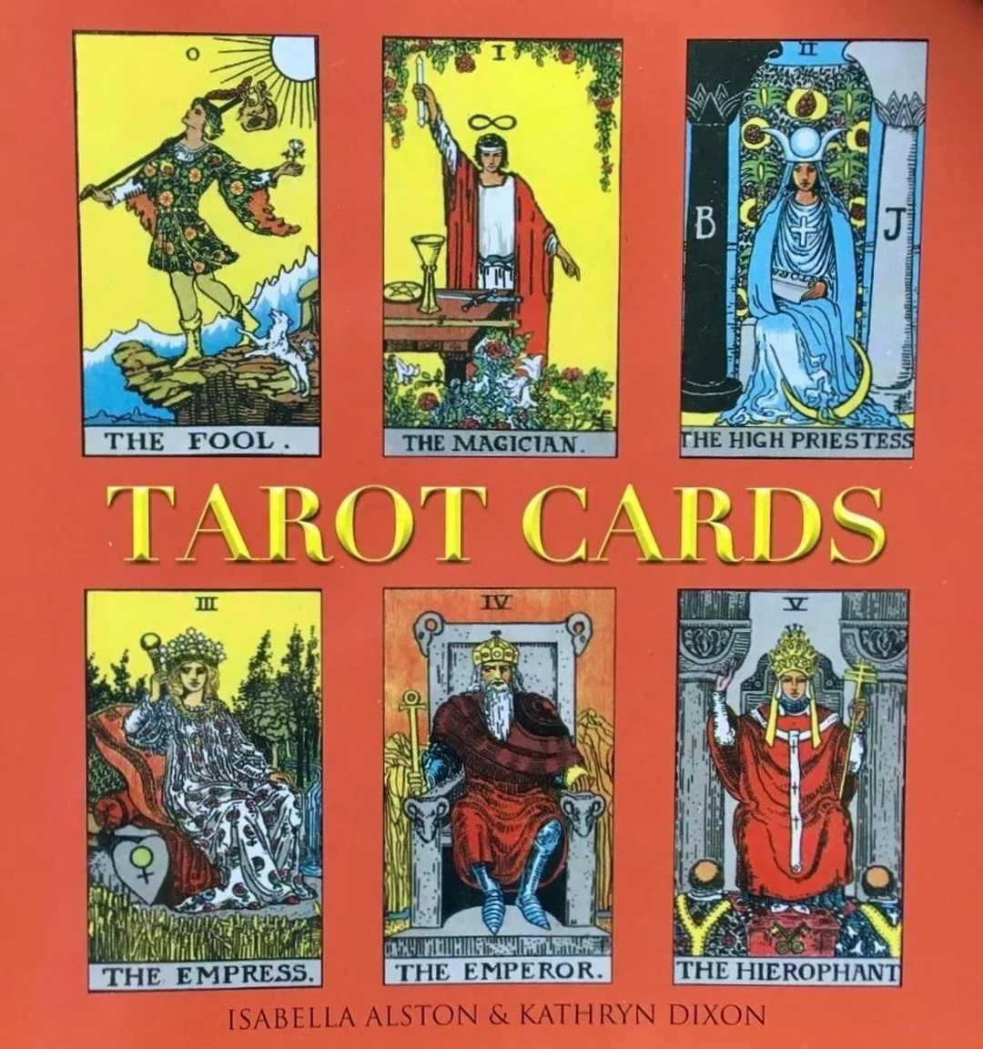 tarot deck nghệ thuật có thể khó đọc nếu người mới chưa quen biểu tượng