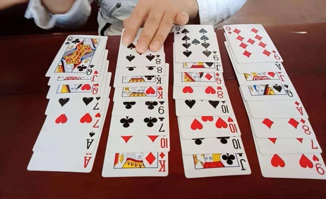 trải bài tình yêu 5 lá và cách đặt câu hỏi tình cảm