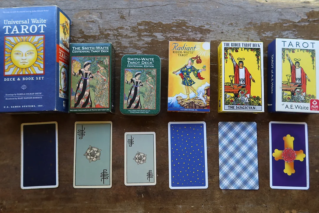 universal waite tarot deck khi mua online cần kiểm tra hộp
