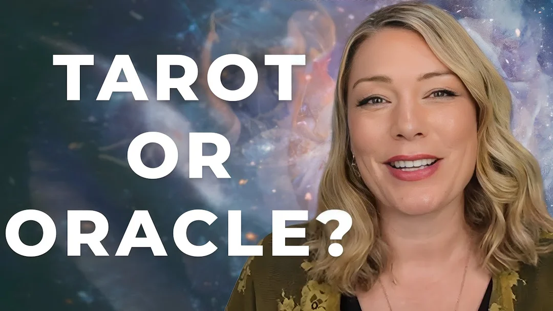 Video phân biệt Tarot và Oracle cards