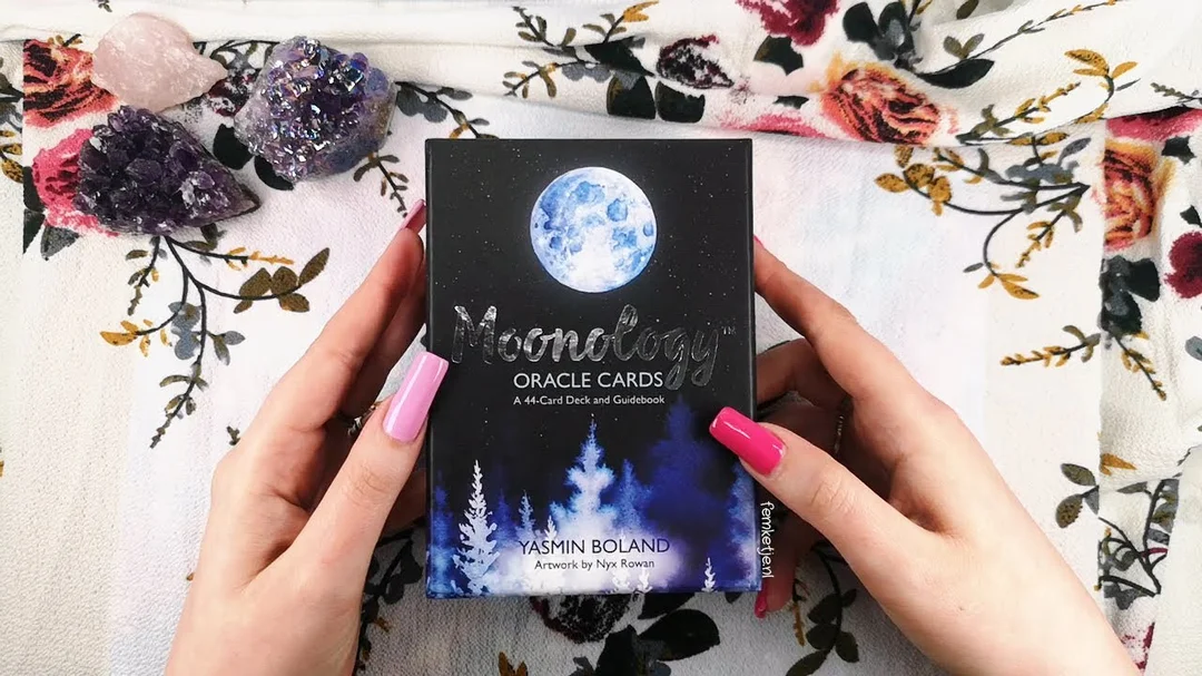 Video review Moonology Oracle Cards 44 lá và sách hướng dẫn