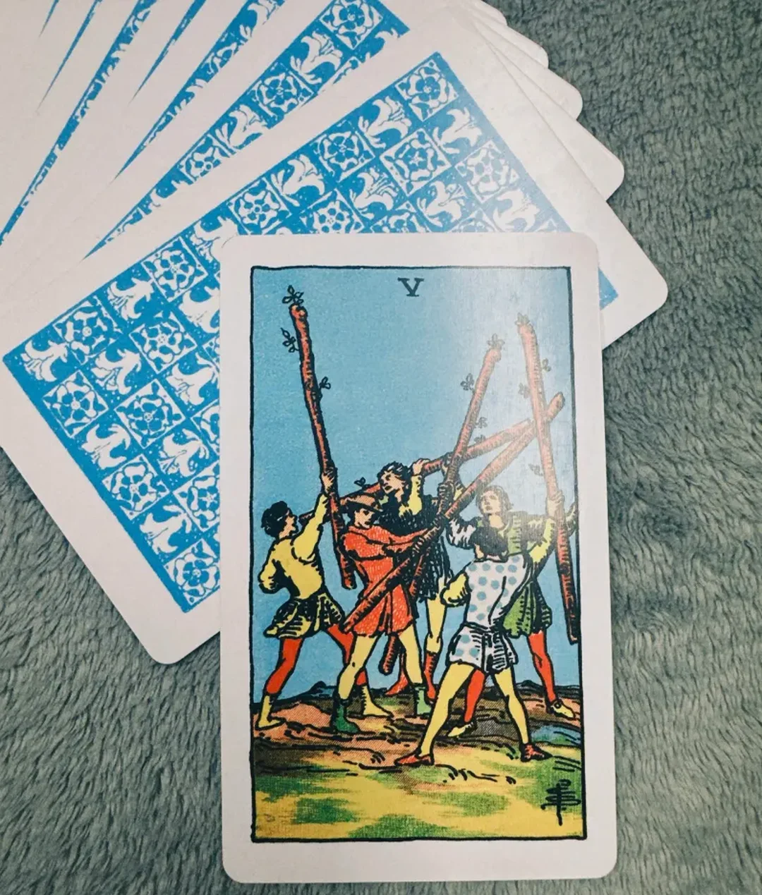 ý nghĩa lá bài five of wands trong bộ Rider Waite