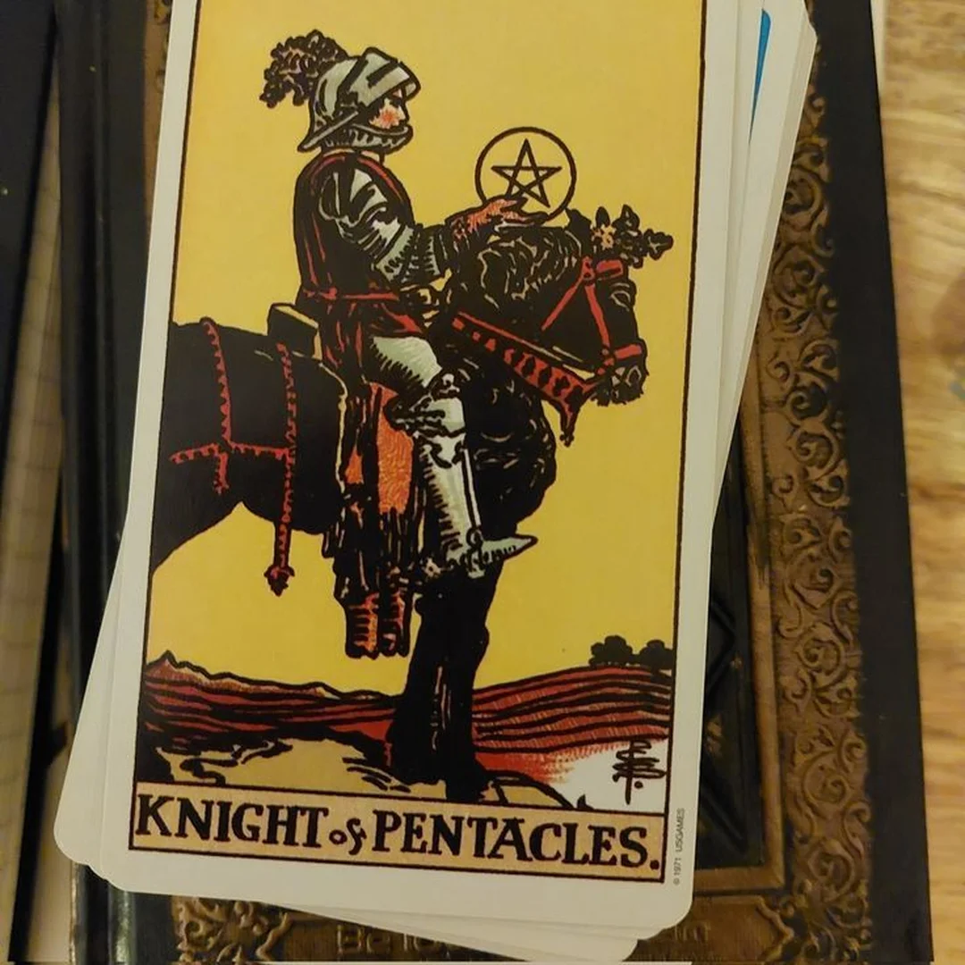 Knight of Pentacles trong các chủ đề đời sống ý nghĩa lá bài knight of pentacles trong tình yêu công việc tài chính